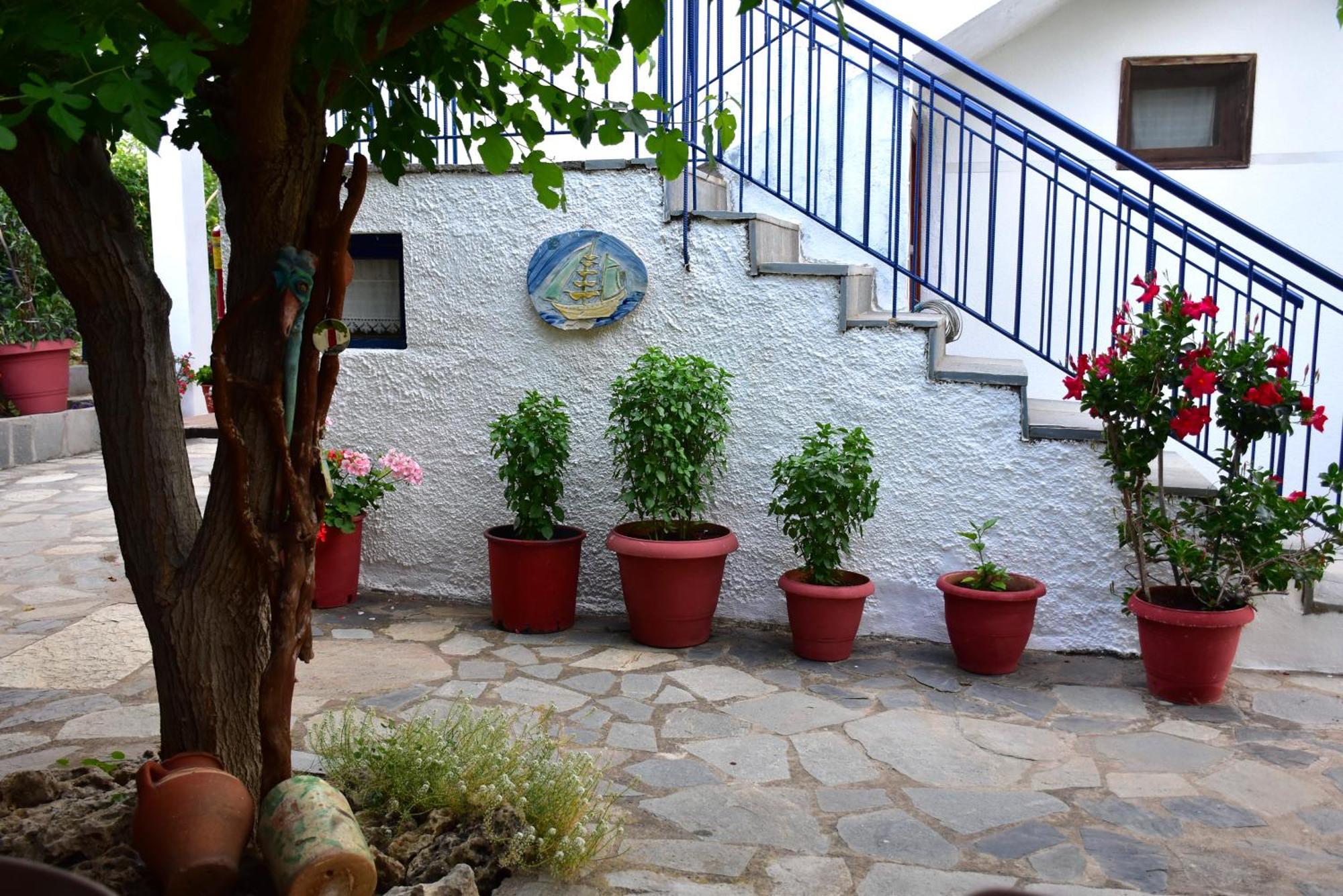 Mirsini Apartments Kariotes Exterior foto